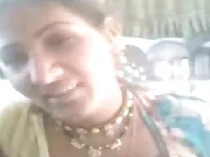 माँ और उसके बेटे झील ...