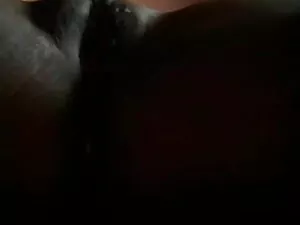 सोफे पर सेक्सी लड़की ...