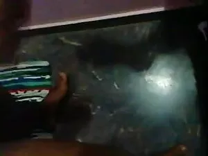 बिस्तर पर नग्न गले स ...