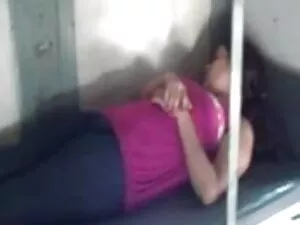 ग्लोरीहोल में हॉर्नी ...