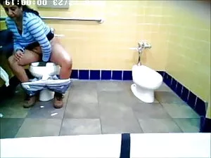 गर्म माँ बड़े स्तन . ...