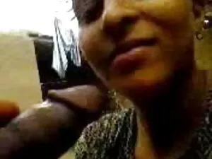 लैटिन लड़की हिंदी फु ...