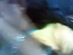 एक दादी को चुनें फुल ...