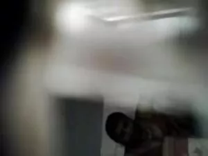 गोथ ईमो लड़की अपने प ...