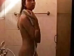 युवा लड़की एक मॉडल स ...
