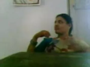 उस क्लिट पर वाइब्रेट ...