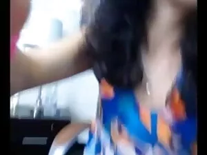 POV में Chesty गृहिण ...