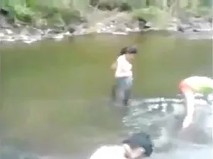 एशियाई राक्षस निपल्स ...